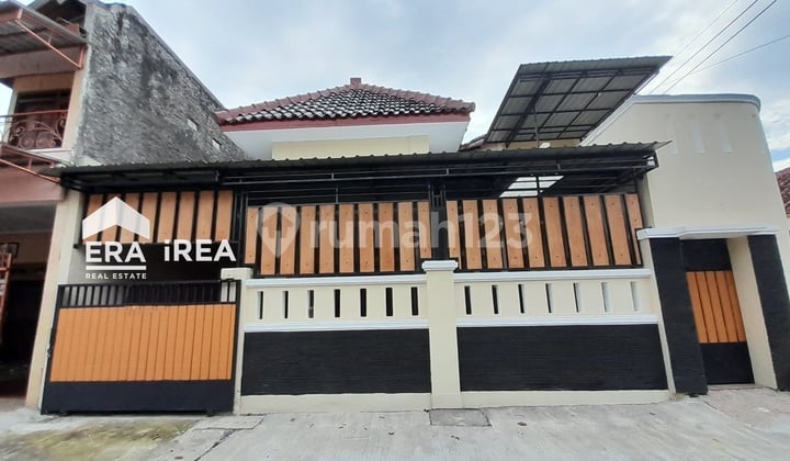 Rumah Bagus 2 Lantai di Solo Barat Colomadu Dekat Kampus Ums