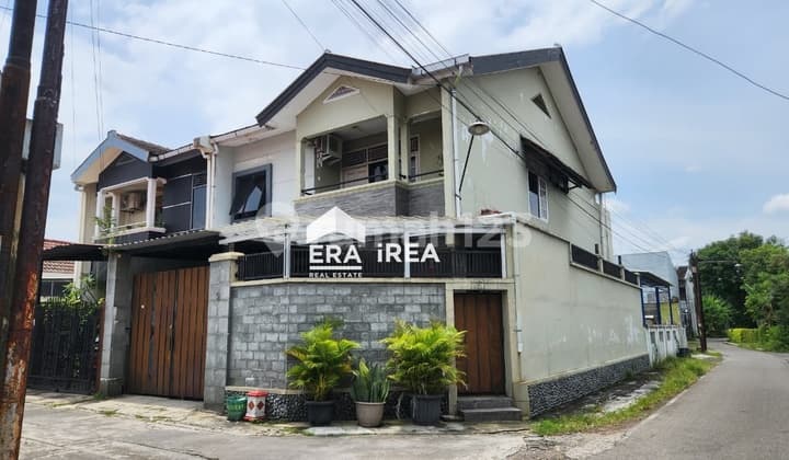 Rumah Hook 2 Lantai Solo Sumber Dekat Superindo Jajar