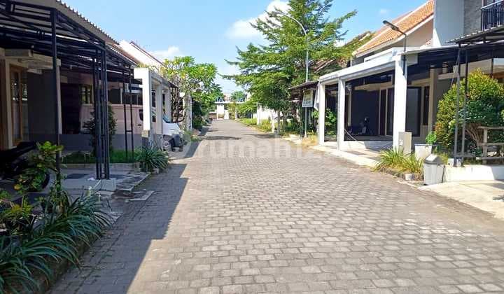 Rumah Bagus ( Full Furnished ) di Cluster Elite Colomadu