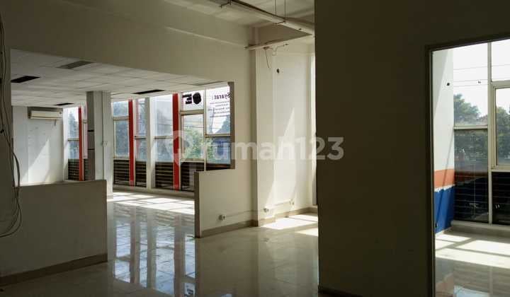 Disewakan Ruko 3 Lantai Di Solo Baru Lokasi Premium Jl. Ir. Soekarno, Grogol Sukoharjo, Solo. Cocok Untuk Berbagai Jenis Usaha: Klinik, Kantor, Butik, Kafe, Minimarket, Dll