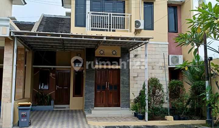 Nice 2-story furnished house located in the Elite Cluster Housing in Colomadu.