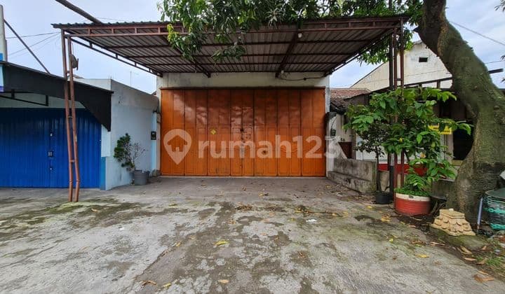 Strategic warehouse by the Klaten-Jogja bypass road.