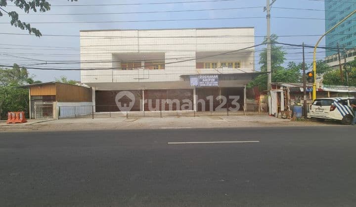 Ruko strategis siap pakai 2 lantai di pusat solo baru