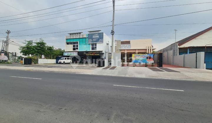 The strategic business space is still profitable in Solo Baru.