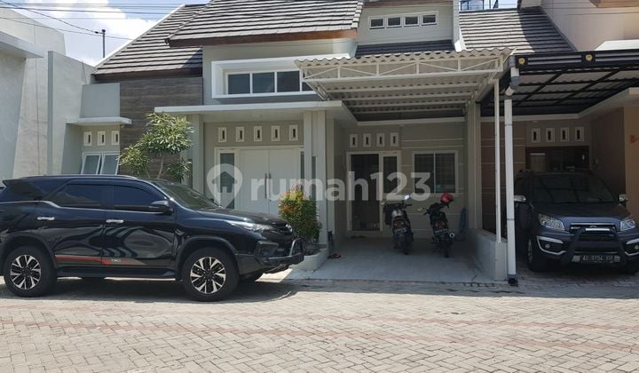 Rumah bagus full furnished cluster solo baru