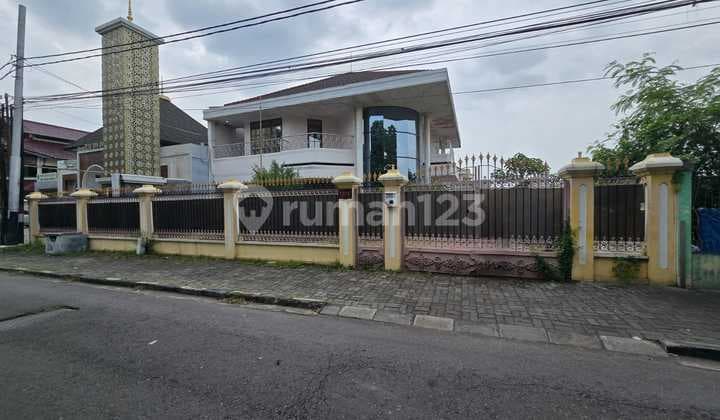 Rumah atau Ruang Usaha Strategis di Jalan Raya Adi Sucipto Jajar Laweyan Solo