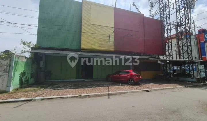 Golden Investment Opportunity! Commercial Space for Sale in a Strategic, Busy Central Solo Location.