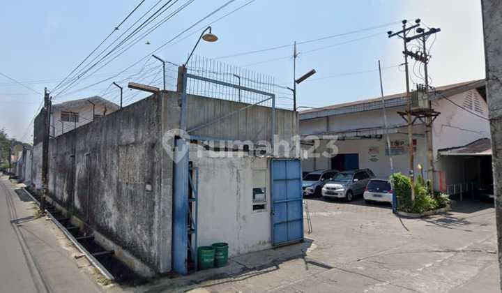 Gudang Ada Kantor di Jalan Dr Rajiman Laweyan Solo