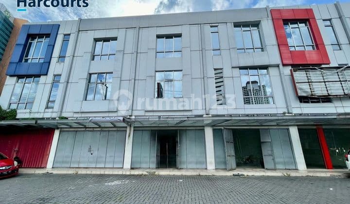 Disewakan ruko 3 lantai lokasi strategis di solo baru