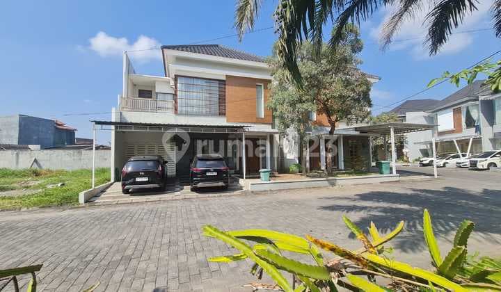 Rumah Mewah Minimalis di Cluster Elite Dekat Mall The Park Solo Baru
