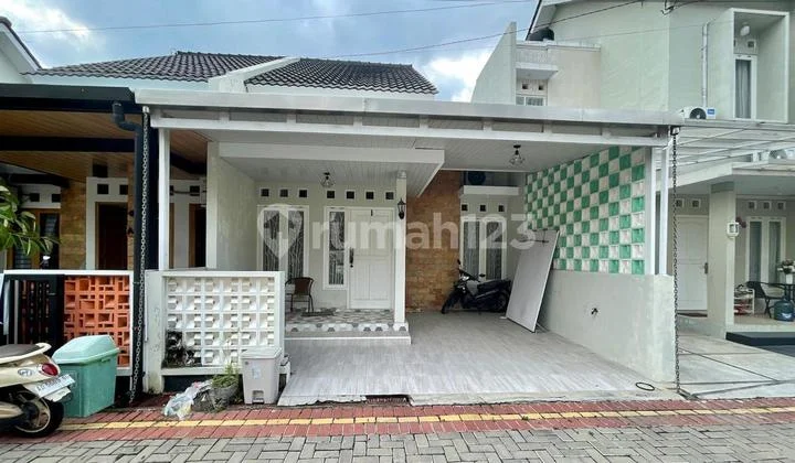 Ready-to-Live House in Gentan Cluster Near Solo Baru Ready-to-Live House in Gentan Cluster Near Solo Baru