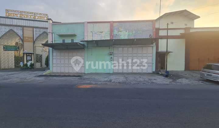 Gudang atau ruang usaha strategis siap pakai di jalan untung suropati pasar kliwon solo