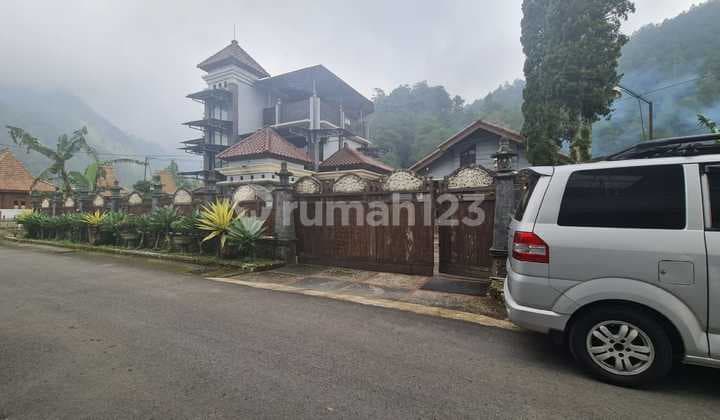 Villa Mewah 2 lantai Bangunan Kayu Berkualitas di Tawangmamgu Solo