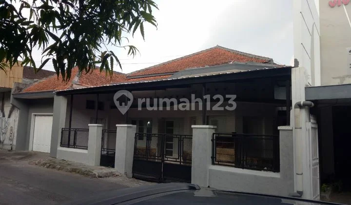 Rumah Bergaya Kolonial Belanda Pusat Kota Solo