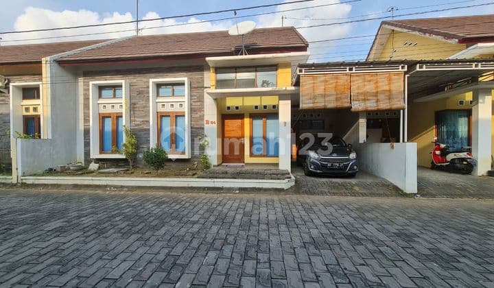 Nice Ready-to-Use House in Solo Baru Cluster, Near Grogol Solo.