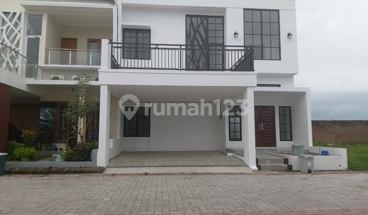 Rumah Mewah Disewakan Di Cluster Elite Dekat Pakuwon Mall Solo Baru