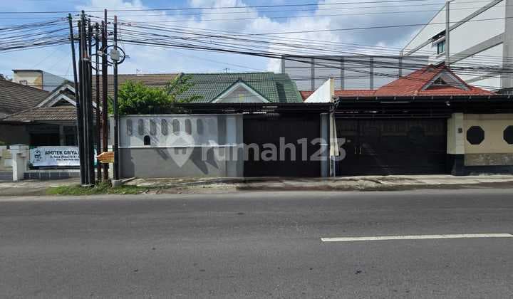Rumah Bagus Strategis Pinggir Jalan Utama Solo Baru