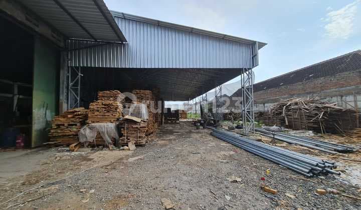 For Rent Warehouse with Container Access at Strategic Main Road Location, Near Solo Jogja Toll Road.