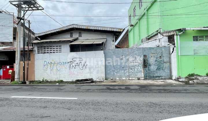 Gudang Bekas Pabrik Plastik di Jebres Solo
