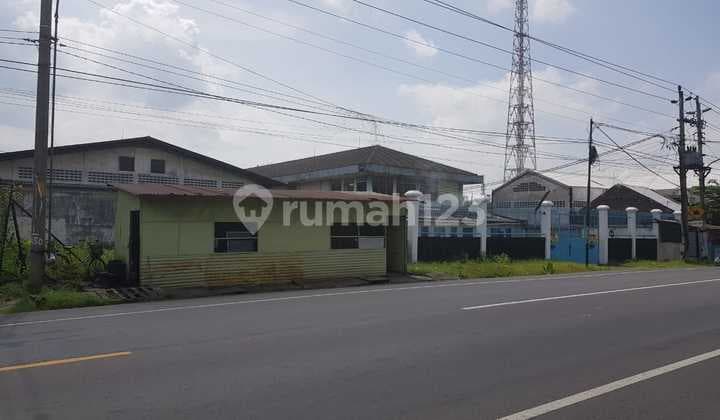 Strategic Warehouse or Factory on the Edge of Sumpah Pemuda Road, Solo.
