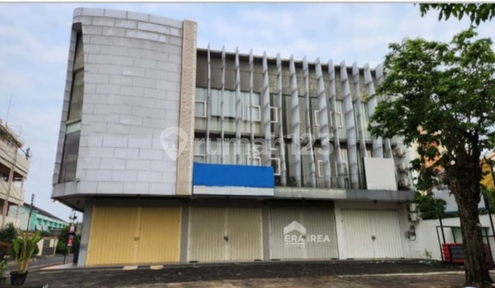Ruko 3lantai strategis di Mangkubumen Banjarsari Solo