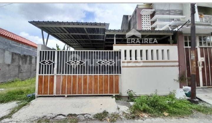 Nice house ready to occupy in Gentan, Surakarta.