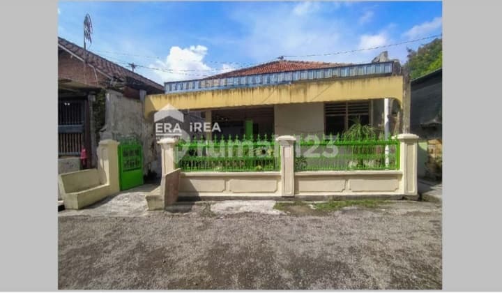 Affordable house in the city center of Sumber, Banjarsari, Solo, Surakarta.