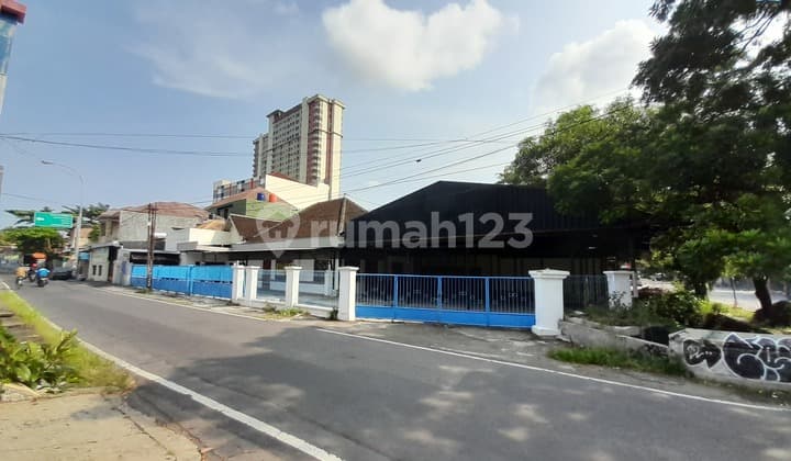 Ruang usaha Hook Dekat Paragon Mall Solo