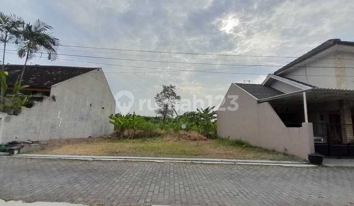 Tanah dekat komplek perumahan elite di Baturan Karang