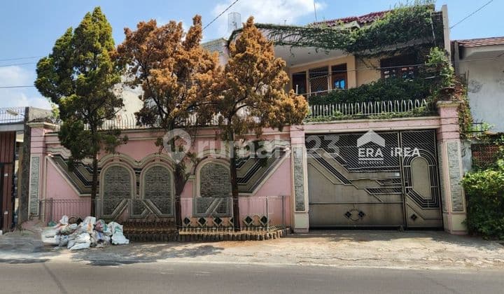 Rumah 2Lantai Tengah Kota di Dekat Pasar Legi Solo