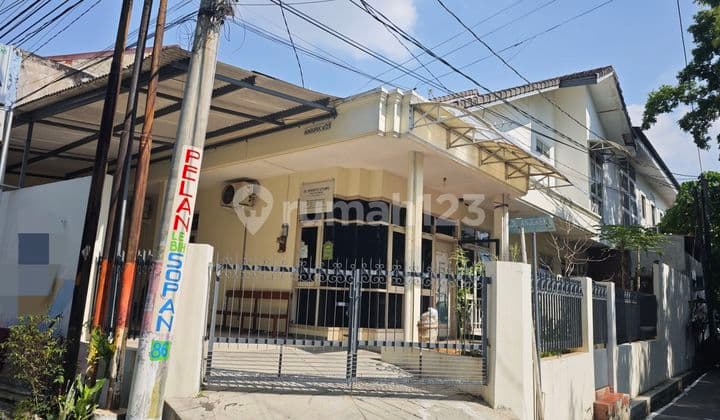 Dijual cepat... BU.. Rumah di JL anggrek gg XI, sebelah RS Telogorejo Persis
Semarang