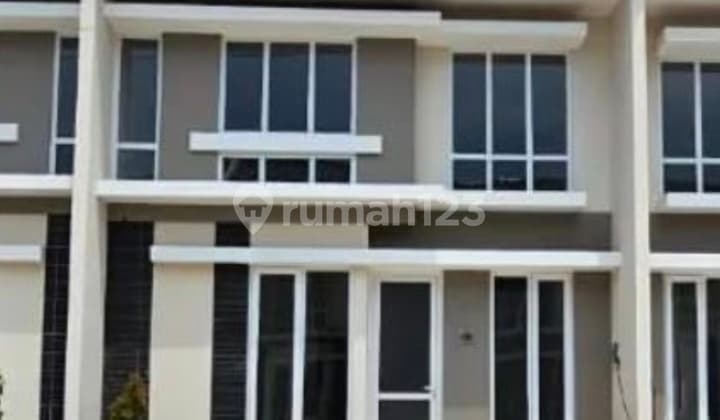 For Sale: House in Madukoro Regency Housing Complex, Next to The Park Mall Semarang
