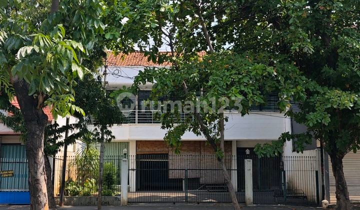 For Quick Sale: House on Jl Mayjen Sutoyo (Kp Kali) Semarang, Area 865 m2
