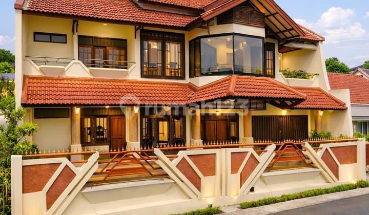 For Sale: House on Jl Taman Seroja, Semarang, Area 300M, Freehold Title (SHM)