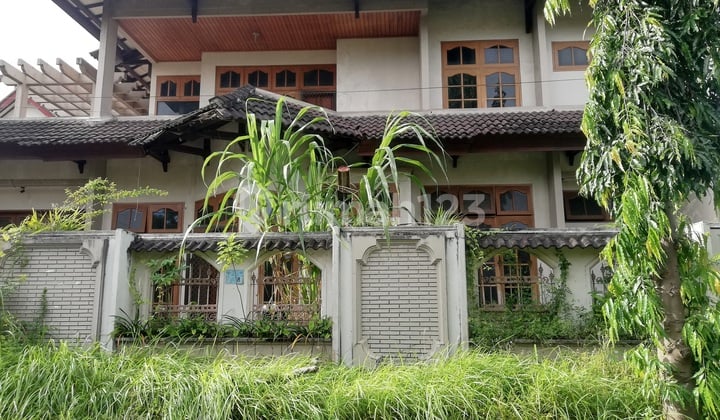 Rumah 2 Lantai, Tanah 400m2 Shm, di Jalan Gatot Subroto, Denpasar