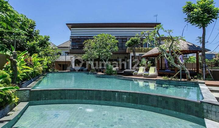 Villa Baru, 3 Kamar Tidur, Kolam Renang, di Jimbaran, Kuta, Bali