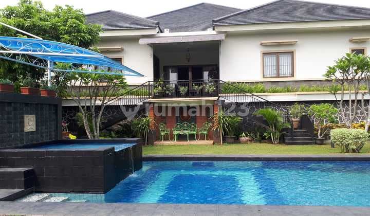 Rumah Mewah Ada Pool Lokasi Bagus Dekat Pintu Toll Limo, Depok