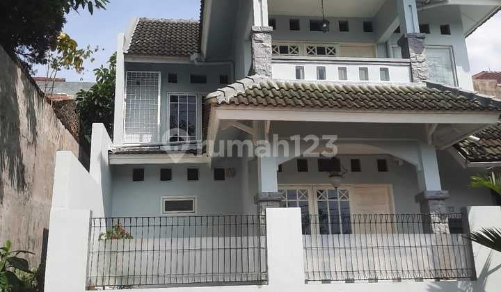 Rumah 2 lantai Dalam Komplek di Cinere, Jakarta Selatan
