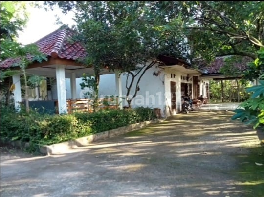 Villa Pinggir Jalan Di Sawangan, Depok
