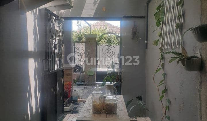 RUMAH DI JALAN JATI KAMPIR KOTA MADIUN