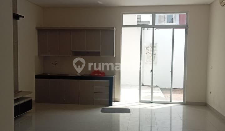 For Sale 2-Story House Ready to Occupancy 8X18 Latin American Green Lake