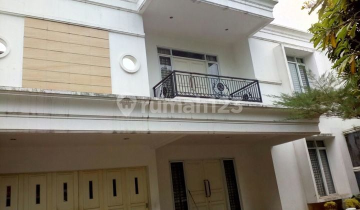 Rumah Dekat Sekolah Al-Ikhlas di Cilandak, Jakarta Selatan