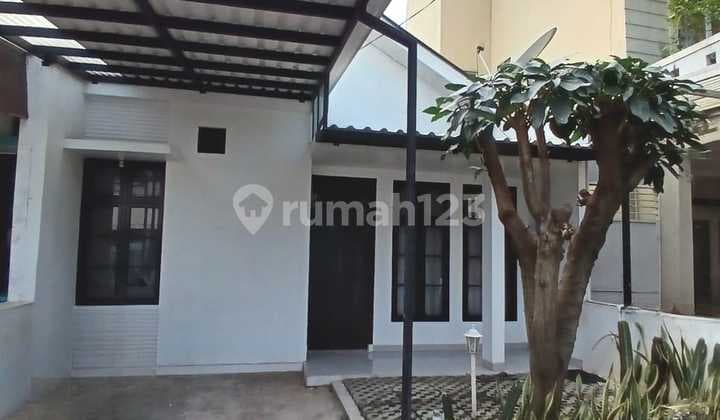 Rumah Mungil di Meruyung Dekat Kubah Mas Depok
