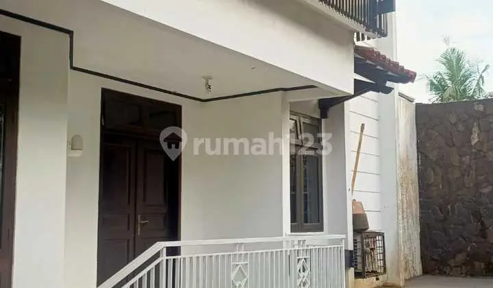 Rumah Luas 2 Lantai Dekat Sekolah Penabur Cinere