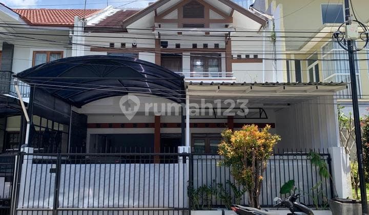 Rumah 2 lantai siap huni di komplek nyaman jalan Jakarta Antapani
