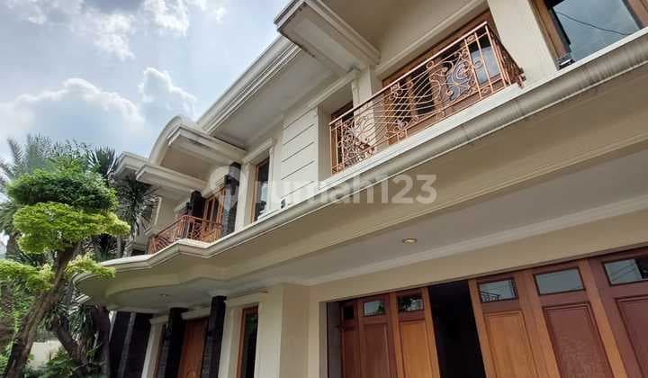 Rumah Klasik Mewah 2 Lantai di Bilangan Pondok Indah Jakarta Selatan