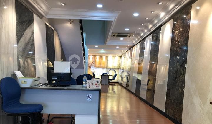 Pinangsia Shop House 3 Floors, Ready to Move In, Land Size 4X30, Price 9 Billion Negotiable