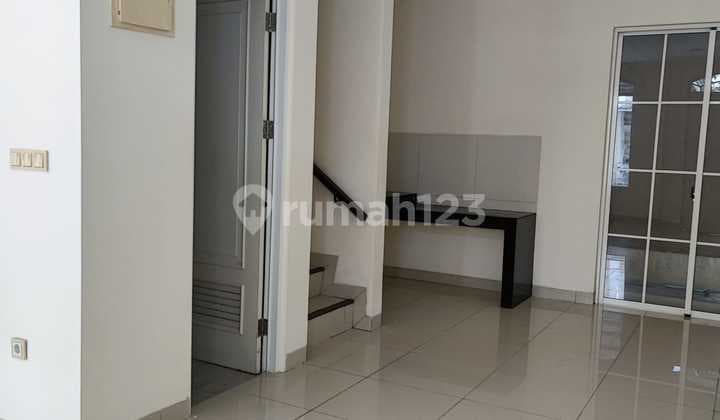 Rumah 2 Lantai Bebas Banjir Green Lake City Tangerang