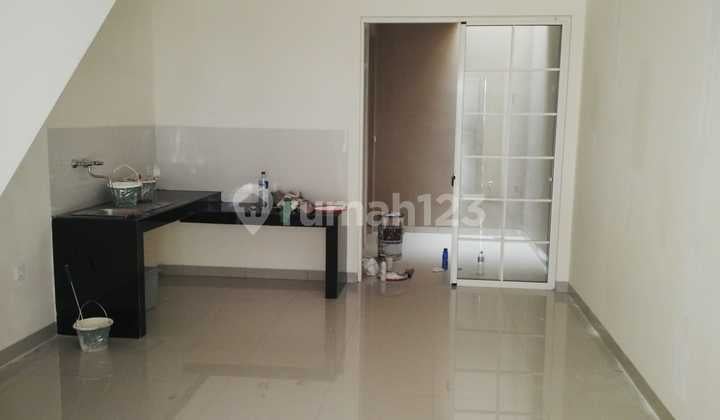 Rumah 2 Lantai West Europe Bagus Rapih Green Lake City