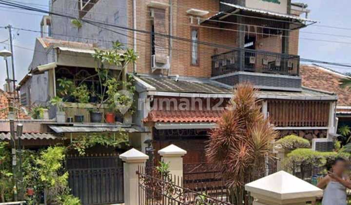 Rumah Clasik 3 Lantai Singosari Peleburan